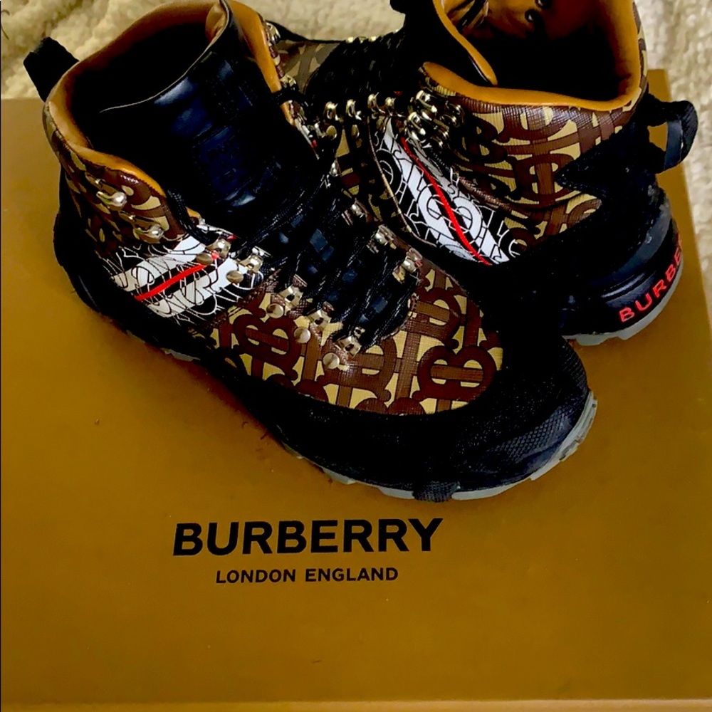Burberry boots
